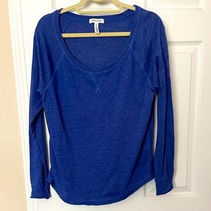 Aéropostale Women’s Blue Polyester Blend Heathered Curved Hem Pullover